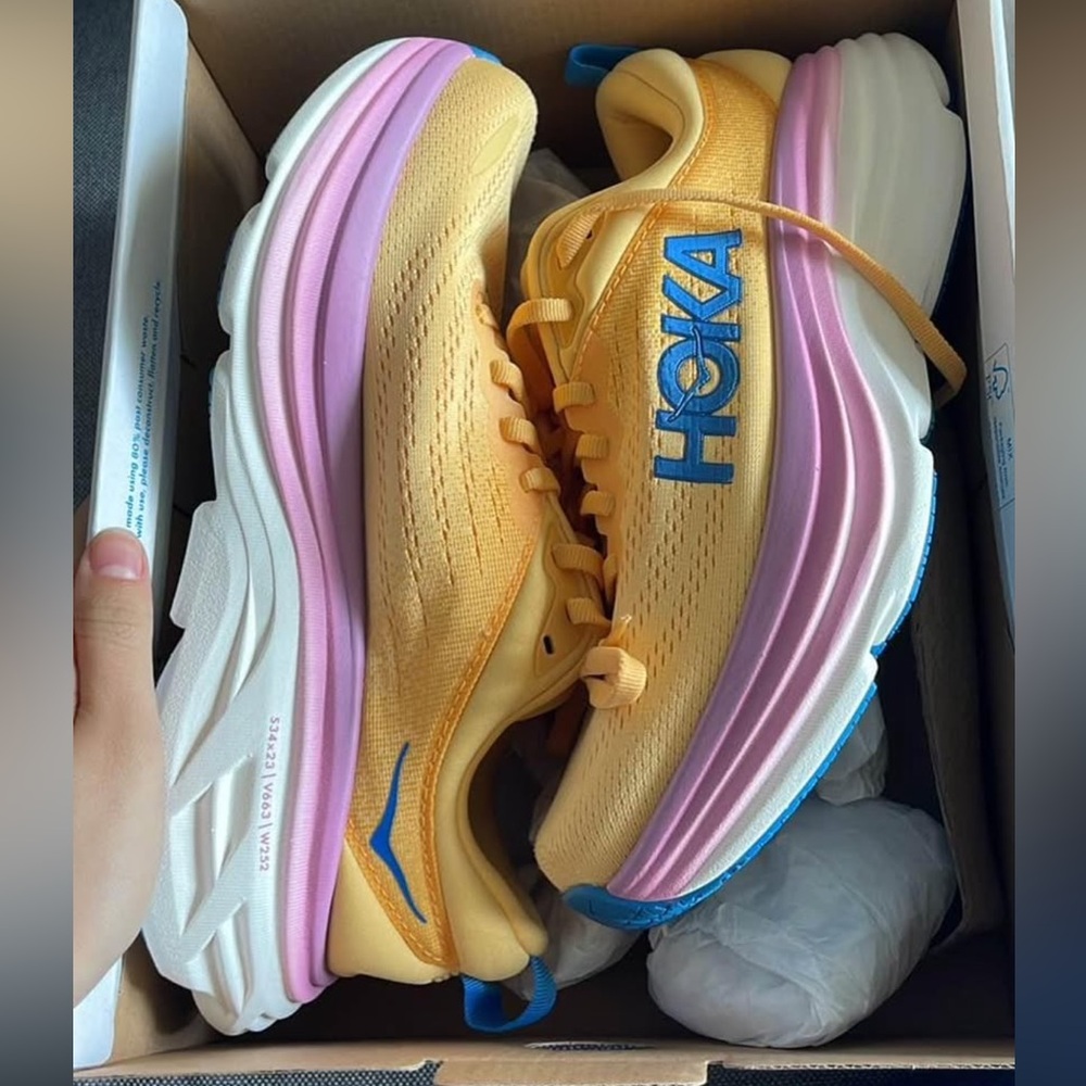 Brand new HOKA Women’s Bondi 8 - Size 7